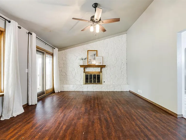320 Elwood Dr — Photo 5