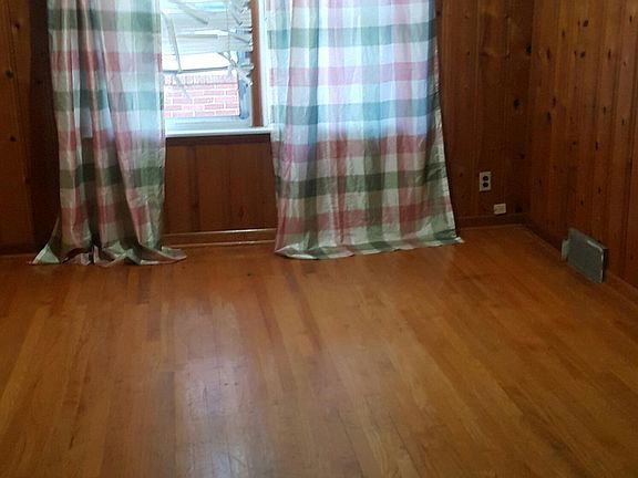 3rd image of 8163 Hazelton St