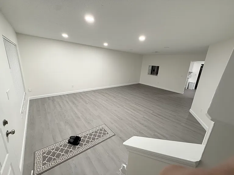 6266 Yorktown Dr — Photo 2