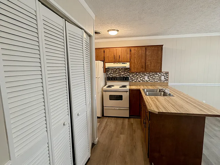 2267 Waterlick Rd #B — Photo 6