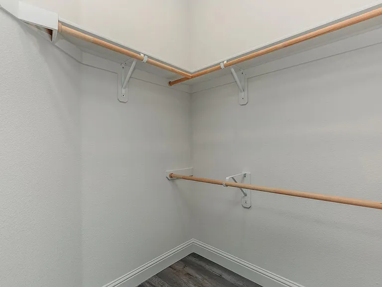 Drew Court Apartments — Photo 20
