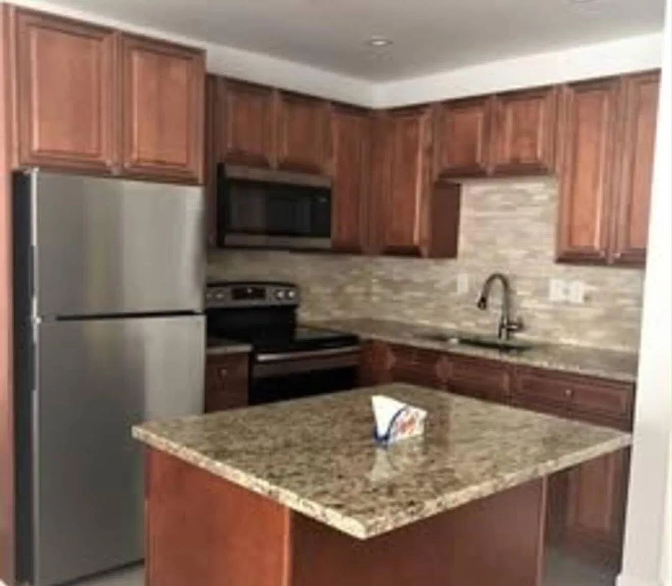 1 bed, 1.5 bath, 684 sqft, $1,500 — Photo 2