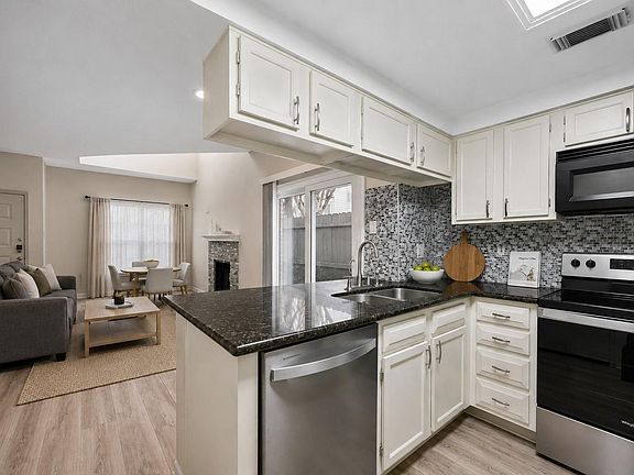 5th image of 1829 Augusta Dr APT 19