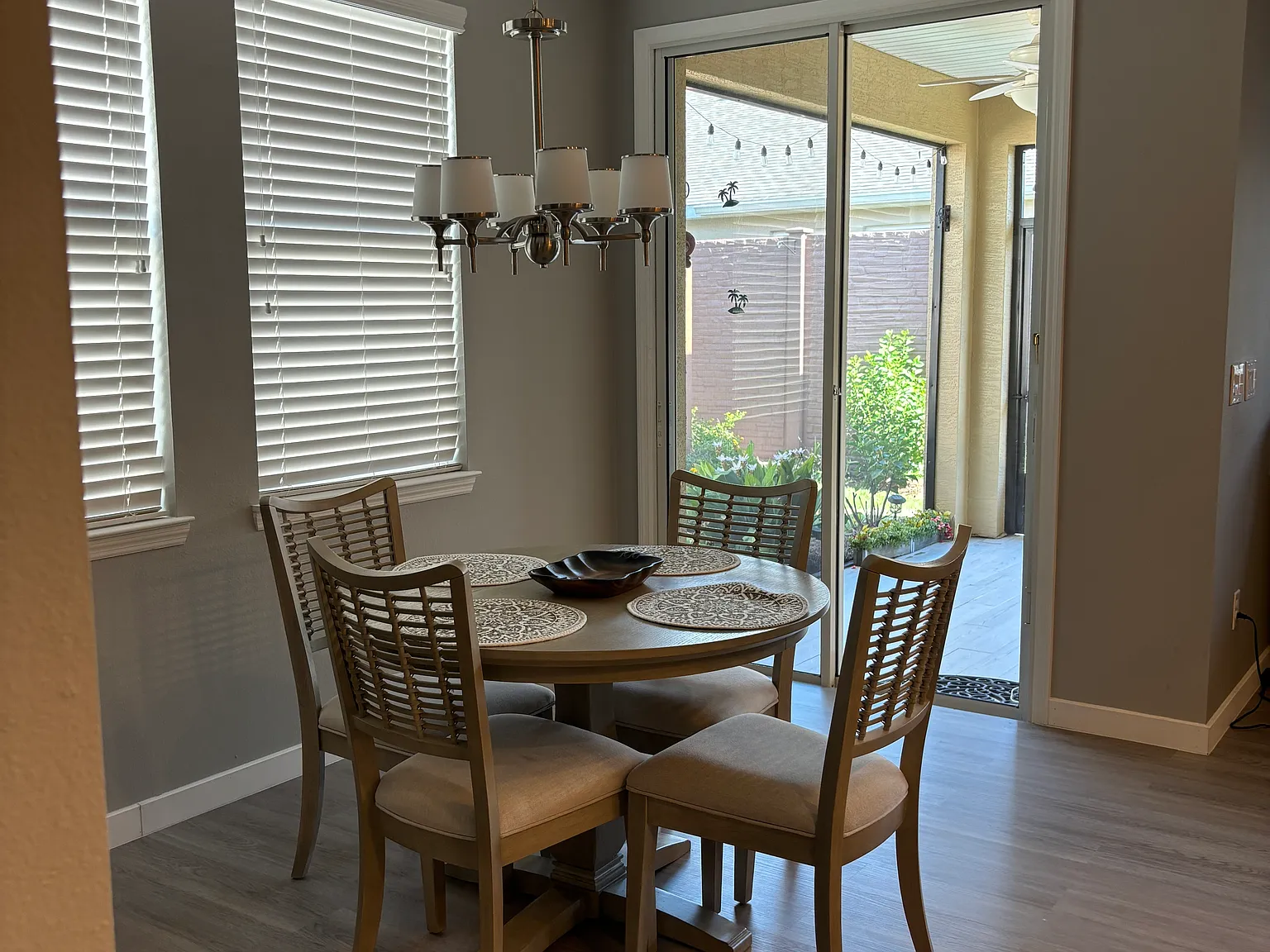 2 bed, 1368 sqft, $2,300 — Photo 3