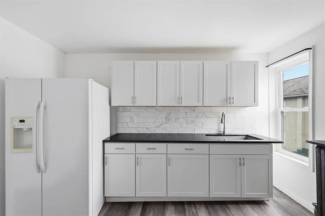 3 bed, 1.0 bath, 976 sqft, $1,575 — Photo 4