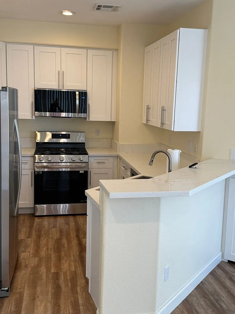 Single story 3 bedroom home — Photo 3
