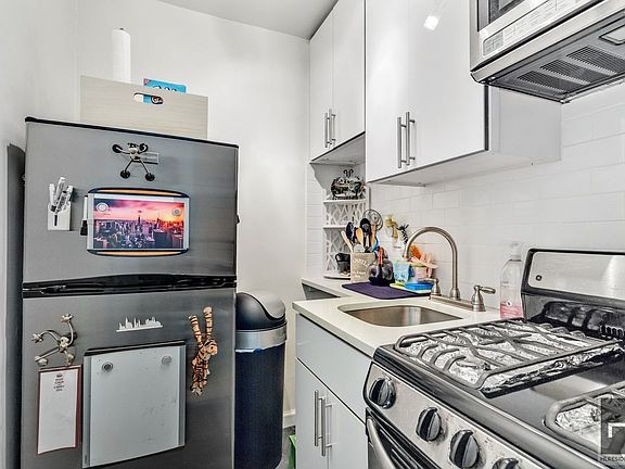 3rd image of 240 E 35th St APT 6F