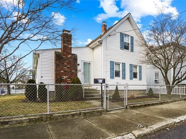 26 Chase St, Pawtucket, RI 02861