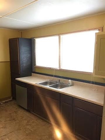 2nd image of 2240 E Cherry St