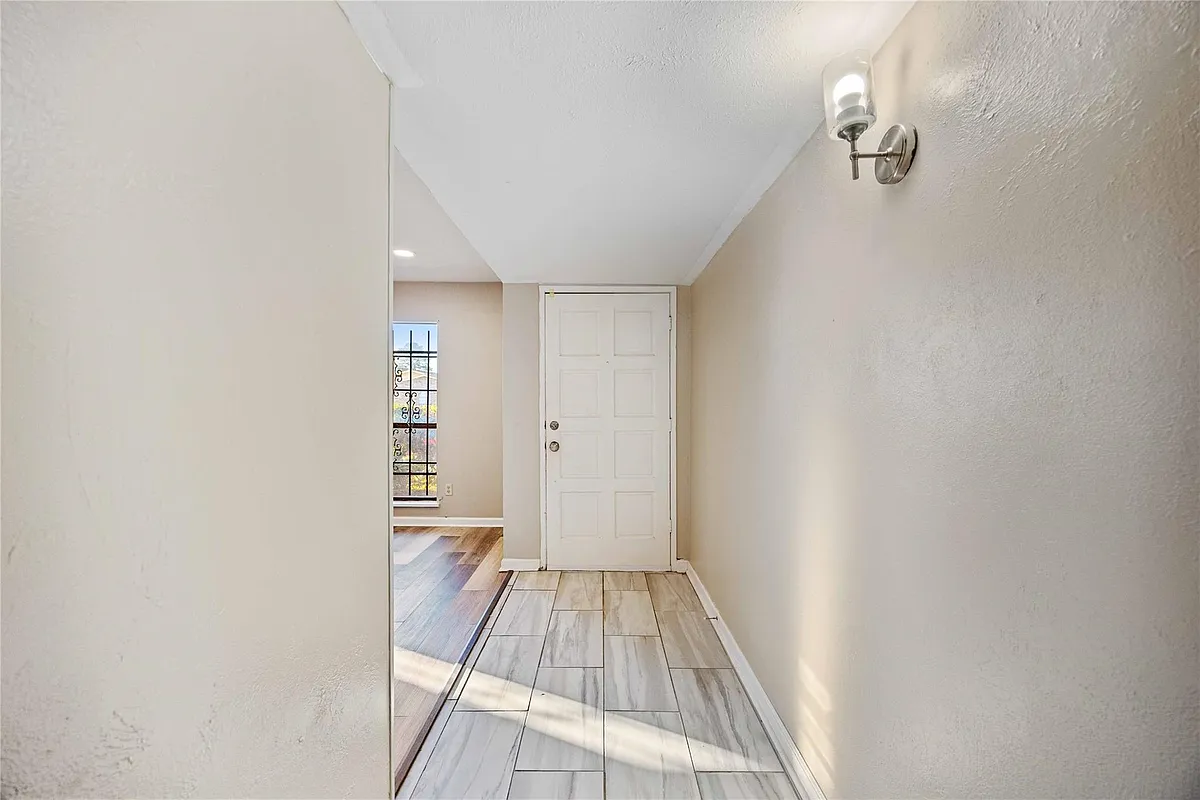 Building Photo - 14515 Merry Meadow Dr