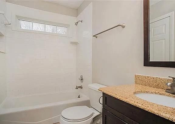 3rd image of 10915 Wiltshire Ln