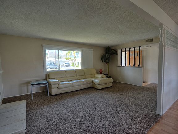 4th image of 208 N. Wendy Dr.