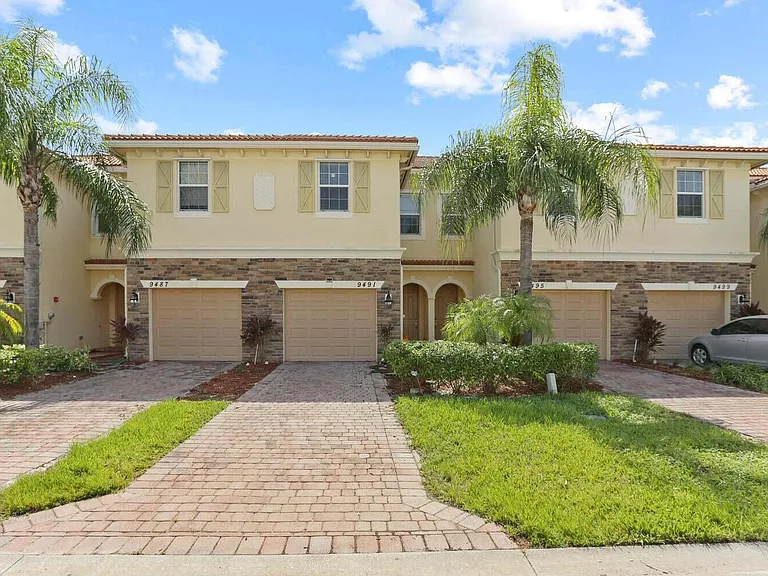 9491 SW Merlin Ct — Photo 2