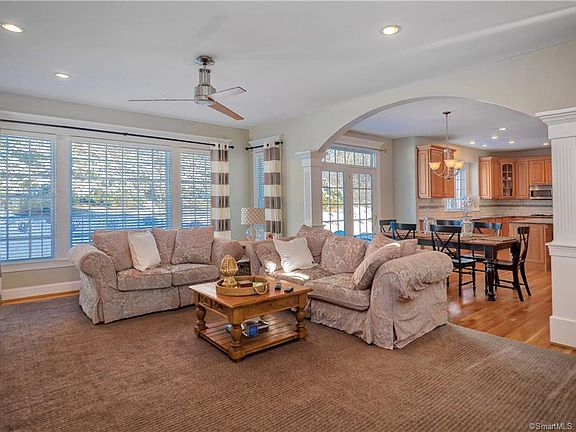 3rd image of 184 Kingswood Dr
