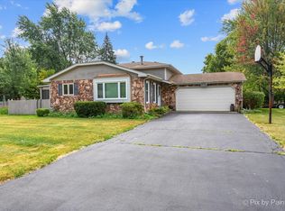 574 Chippewa Trl, Carol Stream, IL 60188