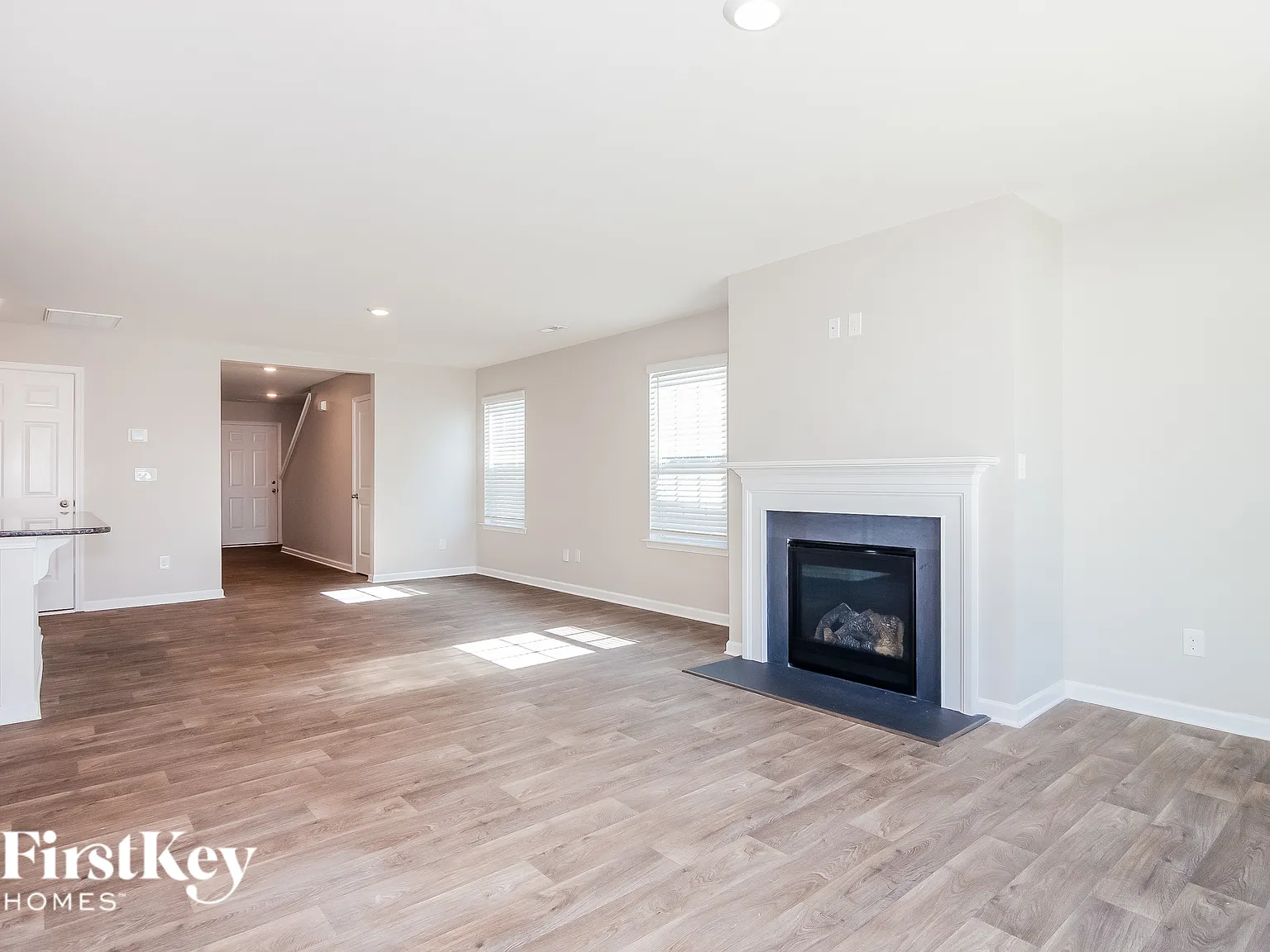 5 bed, 3.0 bath, 2430 sqft, $2,305 — Photo 3