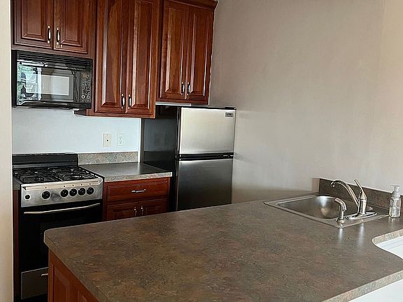 3rd image of 746 10th Ave APT 4N