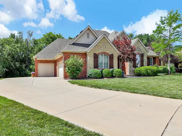 2401 N Peckham Ct, Wichita, KS 67228