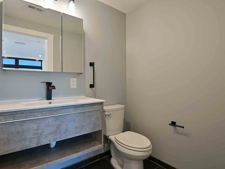 2641 4th St NE #2 — Photo 37