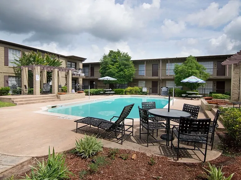 ashford-westchase-pool-area