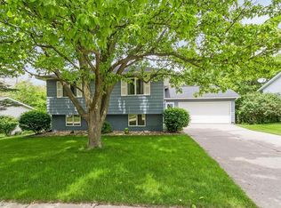 512 Teakwood Ln NE, Cedar Rapids, IA 52402