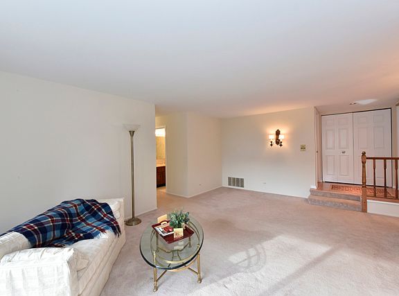 3rd image of 233 Coventry Cir #233