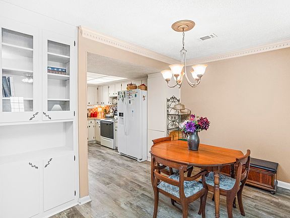 5th image of 5600 Country Dr APT 107