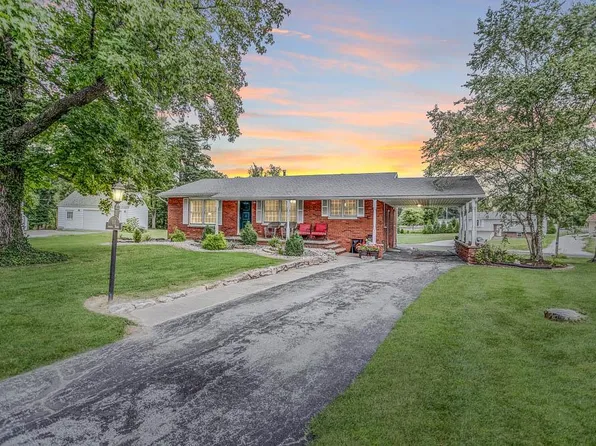 11 Davis Dr, Jerseyville, IL 62052