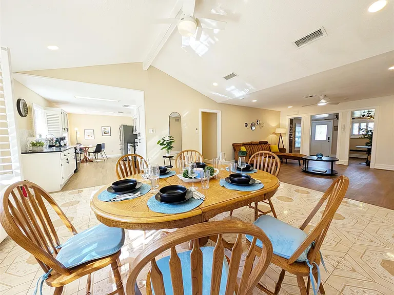 3215 Royal Oaks Dr — Photo 9