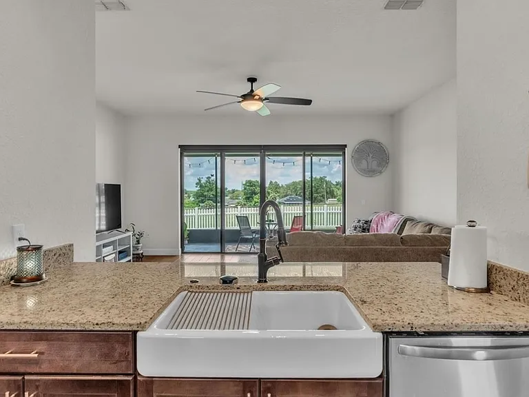 1340 Eagle Crest Blvd — Photo 7