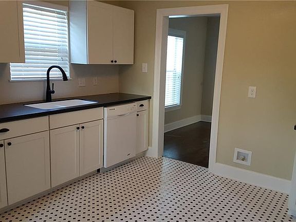 3rd image of 206 W Ash St
