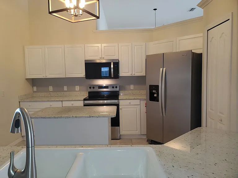 1804 Abbeyridge Dr — Photo 3