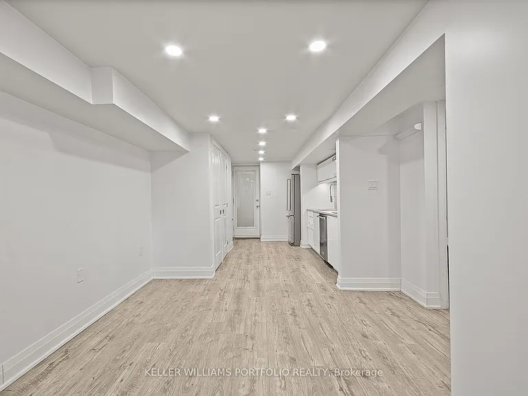 35 Humberside Ave #1 — Photo 9