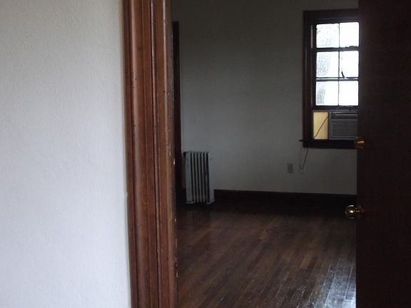 3rd image of 2611 Belmont Blvd APT 3