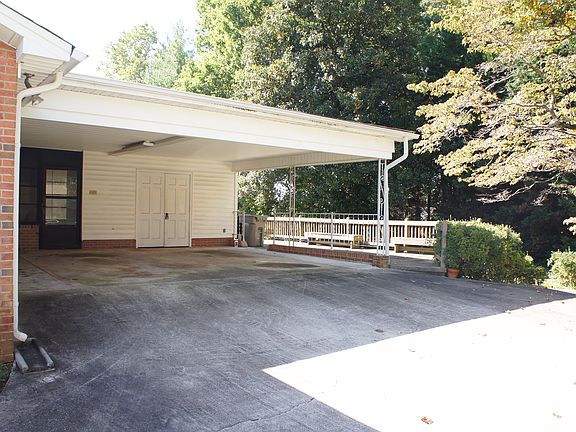 2nd image of 1815 Kingston Dr