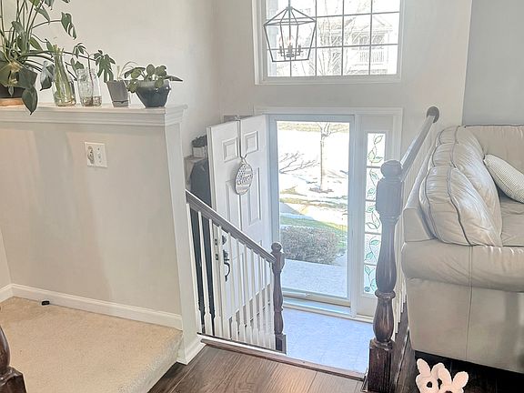 3rd image of 1260 Derry Ln