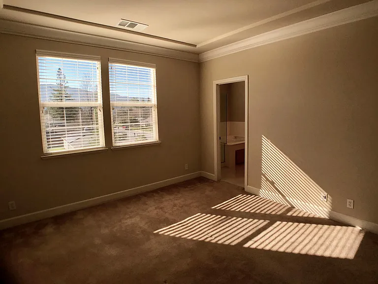 2113 Samaritan Dr — Photo 9