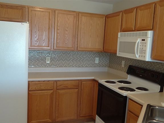 2nd image of 343 Maiden Ct APT 4
