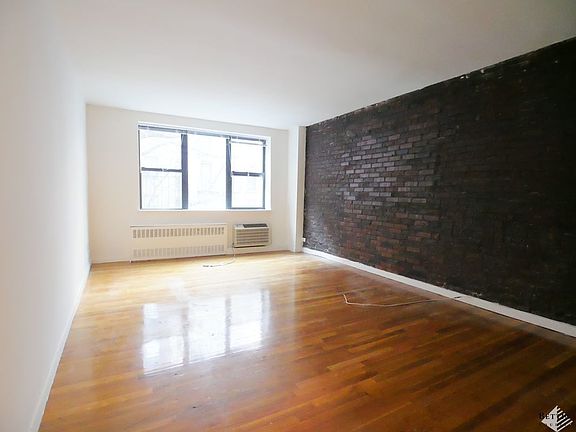 4th image of 211-213 E 73rd St #3A