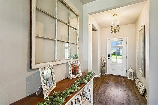 4 bed, 2.0 bath, 2171 sqft, $2,400 — Photo 3