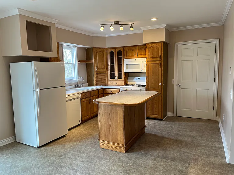 210 Dodge Ave — Photo 3