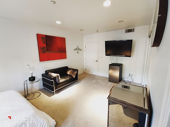4th image of 8586 Crescent Dr