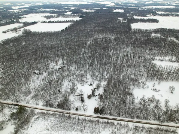 8945 Pomeroy Rd, Rockton, IL 61072