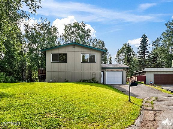 3rd image of 1900 Bluegrass Cir