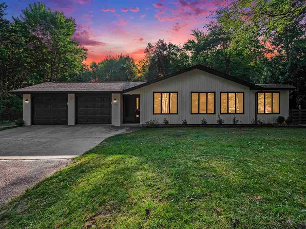 801 Earl St, Boyne City, MI 49712