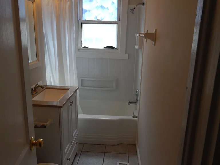 24 W Greensboro St #B — Photo 2