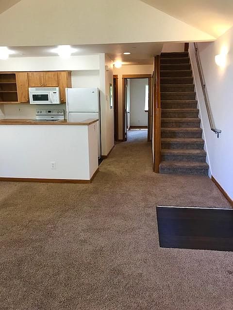 1st image of 240 Camelia Loop NE
