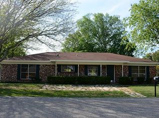 401 Johnson Ct, Granbury, TX 76048