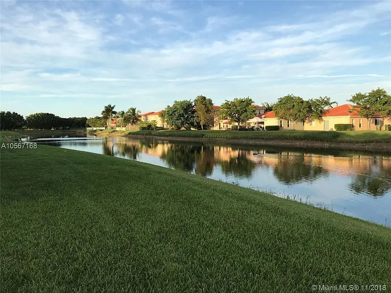 1655 33rd Rd #4-109 — Photo 5