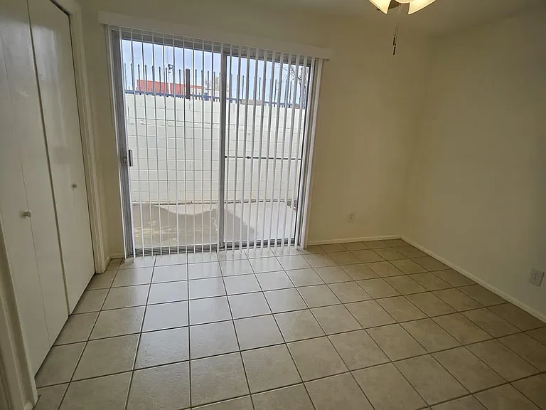 517 Palomas Dr SE #B — Photo 10